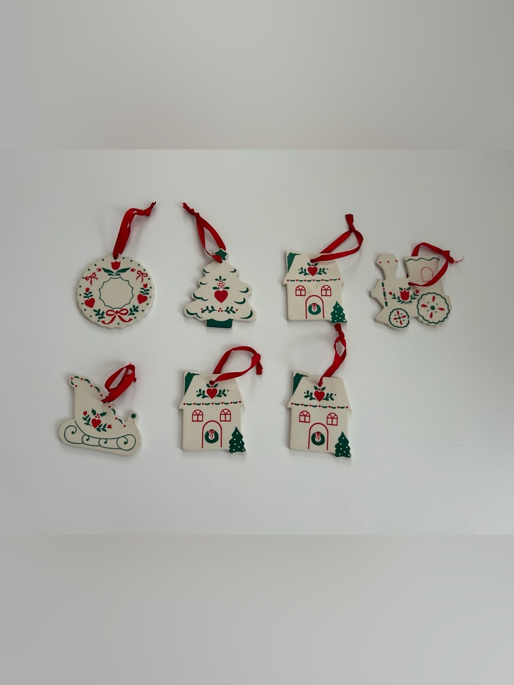 Vintage Russ Berrie Co Porcelain Ceramic Ornaments Lot Of 7
Red Green
Taiwan
80s